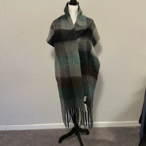 Lulla Collection Green Plaid Fuzzy Oversized Scarf NWT